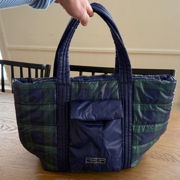 Vineyard Vines Handbags - Vineyard Vines Quilted Navy and Green Tote